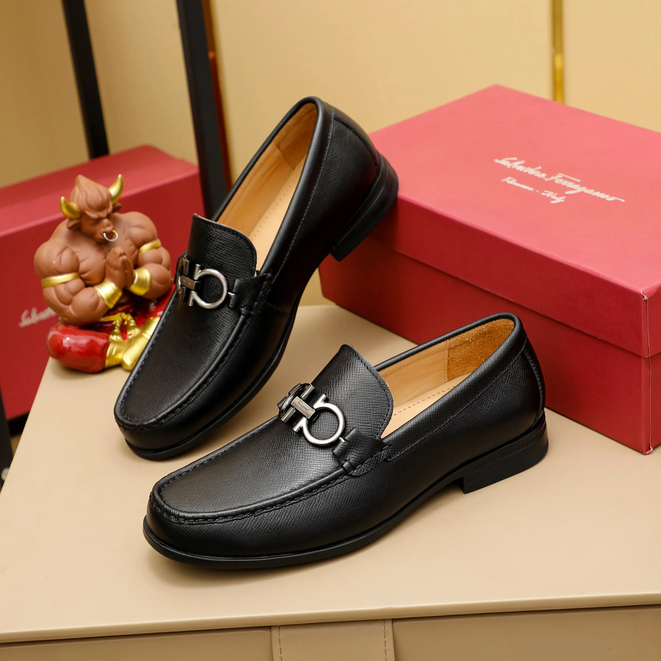 Men's clothing and shoes 💰460 🔥Ferragamo's new men's casual slip-on shoes🇨🇳Official website original 1:1 mold opening, original quality💯Fine workmanship, high-end luxury☘The upper is made of imported Italian first-layer cowhide🌴Luxury🐂leather lining🍓Rubber wear-resistant and non-slip outsole, breathable and comfortable to wear🍍The first choice for high-end men, black, size 38-45